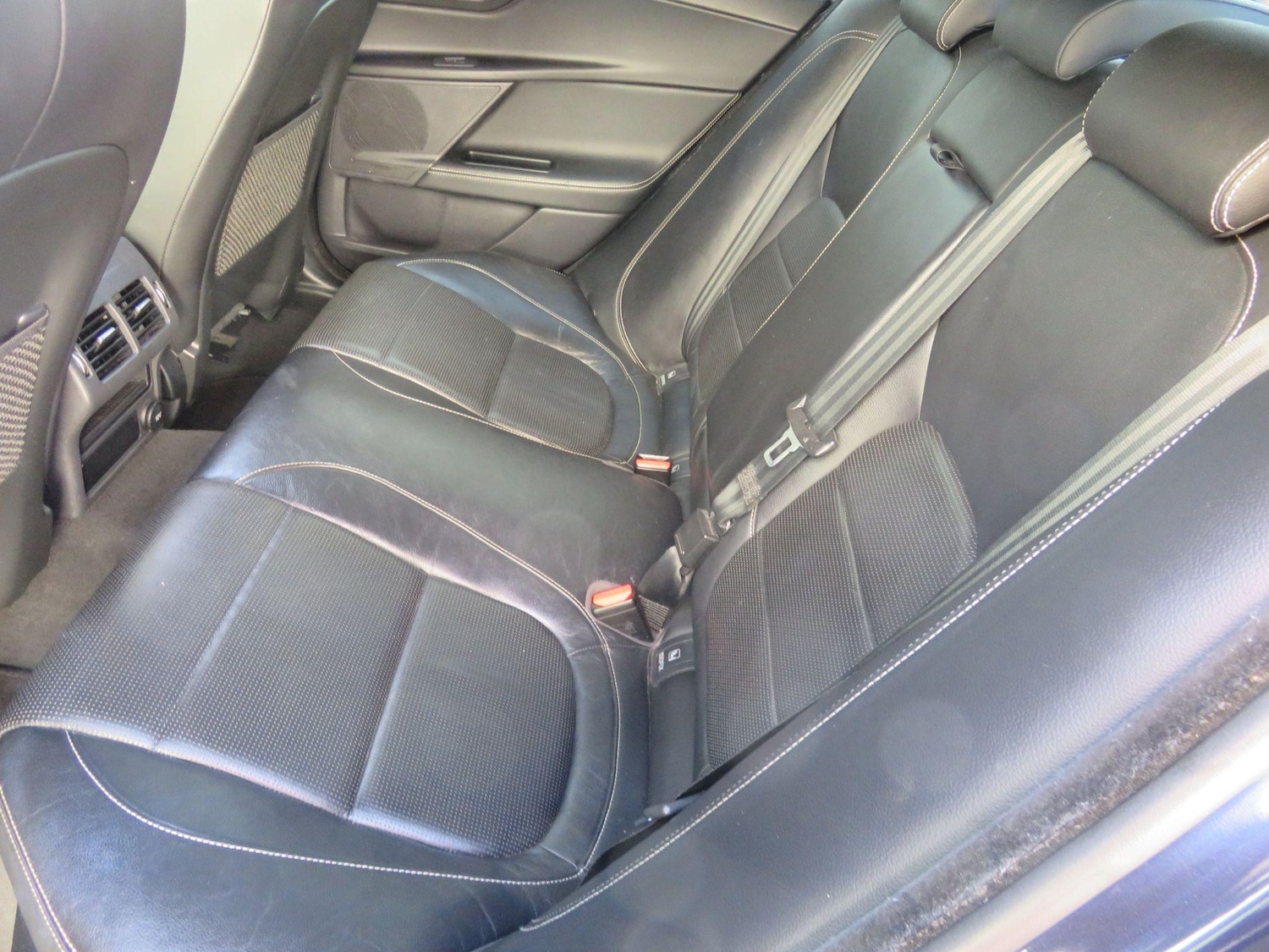 Used Jaguar XE 2016 for sale - 76337404: Photo 32