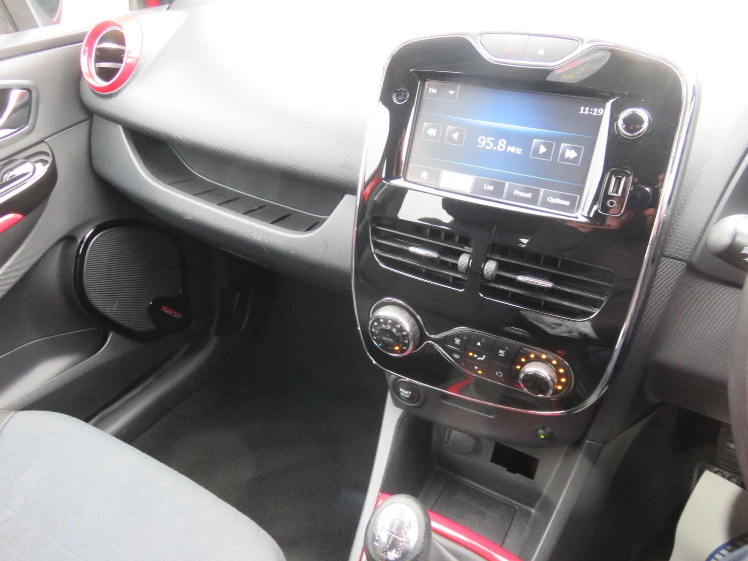 Used Renault Clio 2014 for sale - 77344708: Photo 24