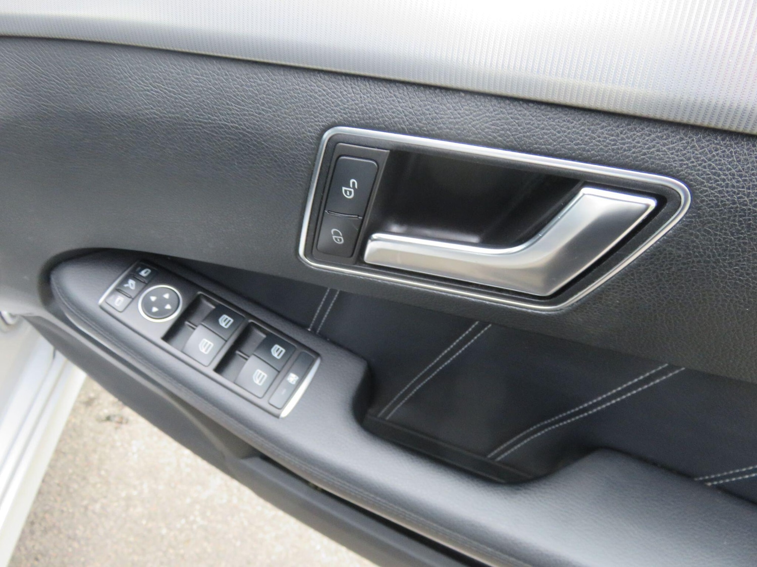 Used Mercedes-Benz E Class for sale - 77705305: Photo 28