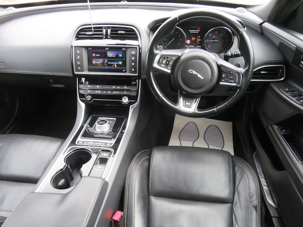 Used Jaguar XE 2016 for sale - 76226947: Photo 22