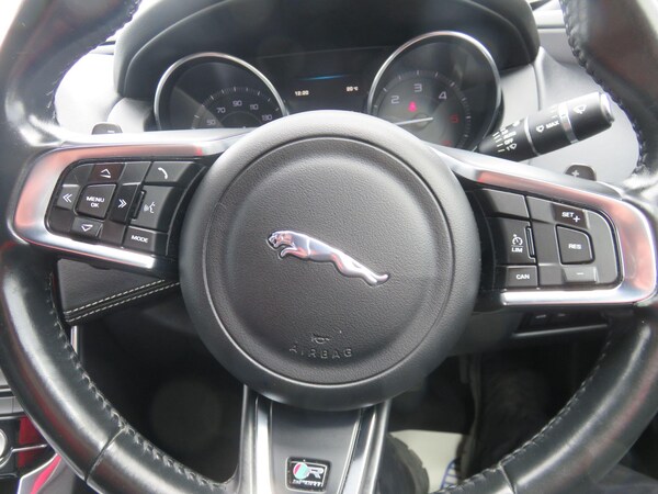 Used Jaguar XE 2016 for sale - 76226947: Photo 23