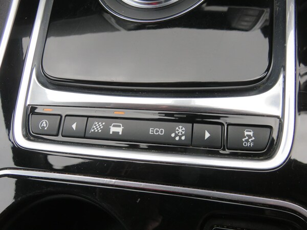 Used Jaguar XE 2016 for sale - 76226947: Photo 26
