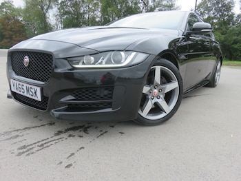 Used Jaguar XE 2016 for sale - 76226947: Photo 2