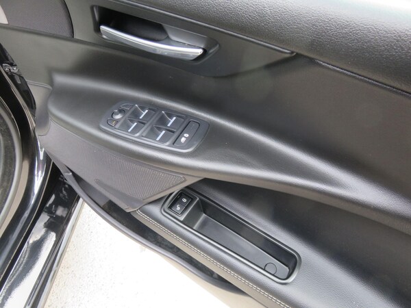 Used Jaguar XE 2016 for sale - 76226947: Photo 36