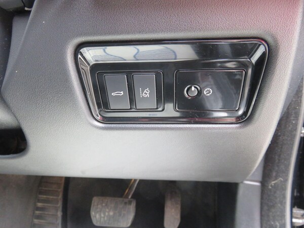 Used Jaguar XE 2016 for sale - 76226947: Photo 37