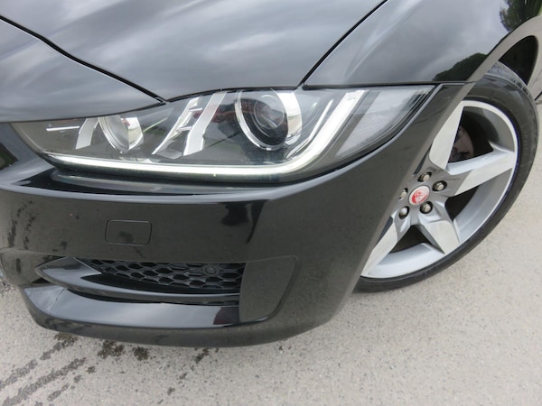 Used Jaguar XE 2016 for sale - 76226947: Photo 4