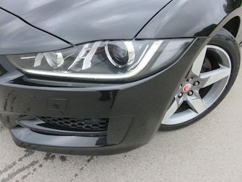 Used Jaguar XE 2016 for sale - 76226947: Photo 4