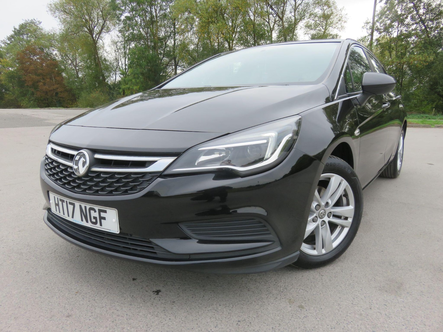Used Vauxhall Astra 2017 for sale - 76318004: Photo 2