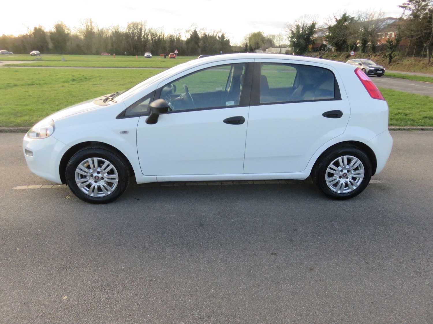 Used Fiat Punto 2015 for sale - 77102051: Photo 15