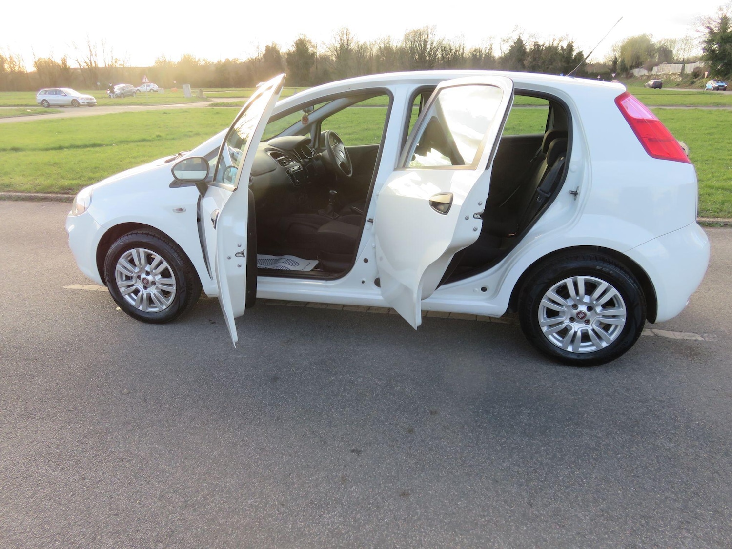 Used Fiat Punto 2015 for sale - 77102051: Photo 17