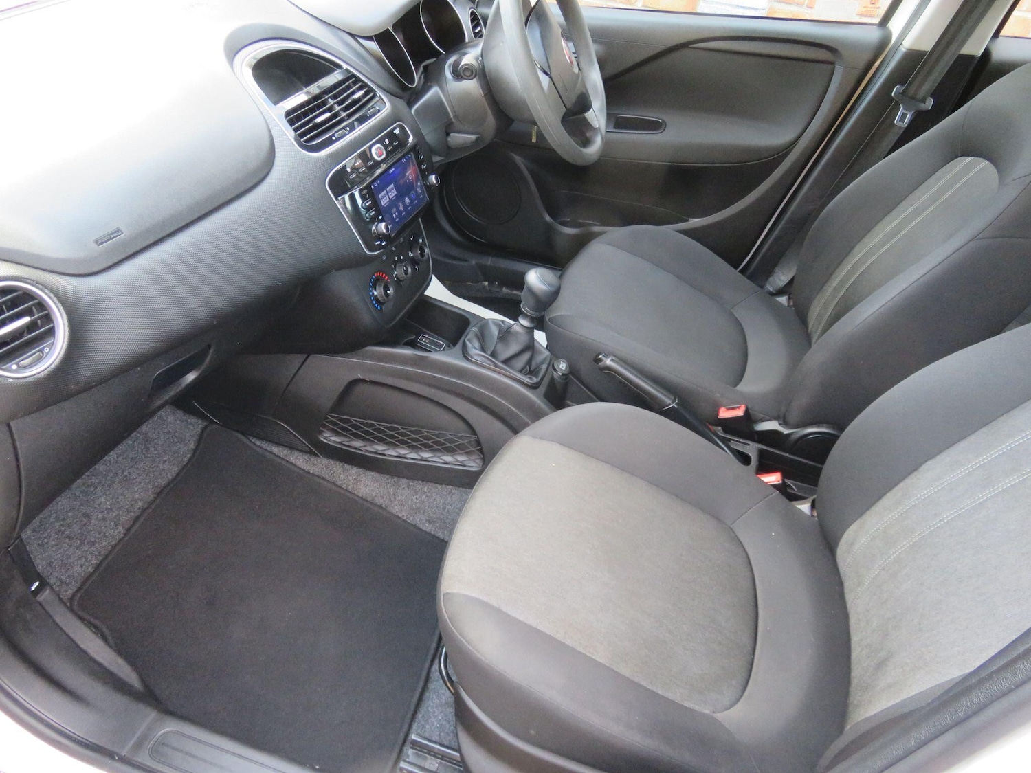 Used Fiat Punto 2015 for sale - 77102051: Photo 34