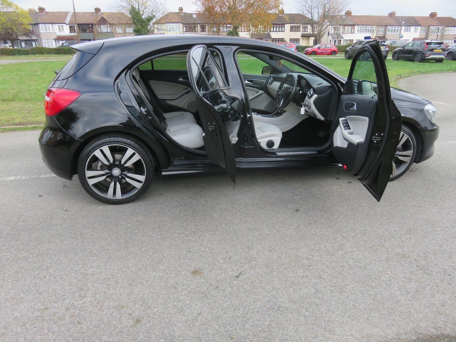 Used Mercedes-Benz A-Class 2014 for sale - 76550587: Photo 18