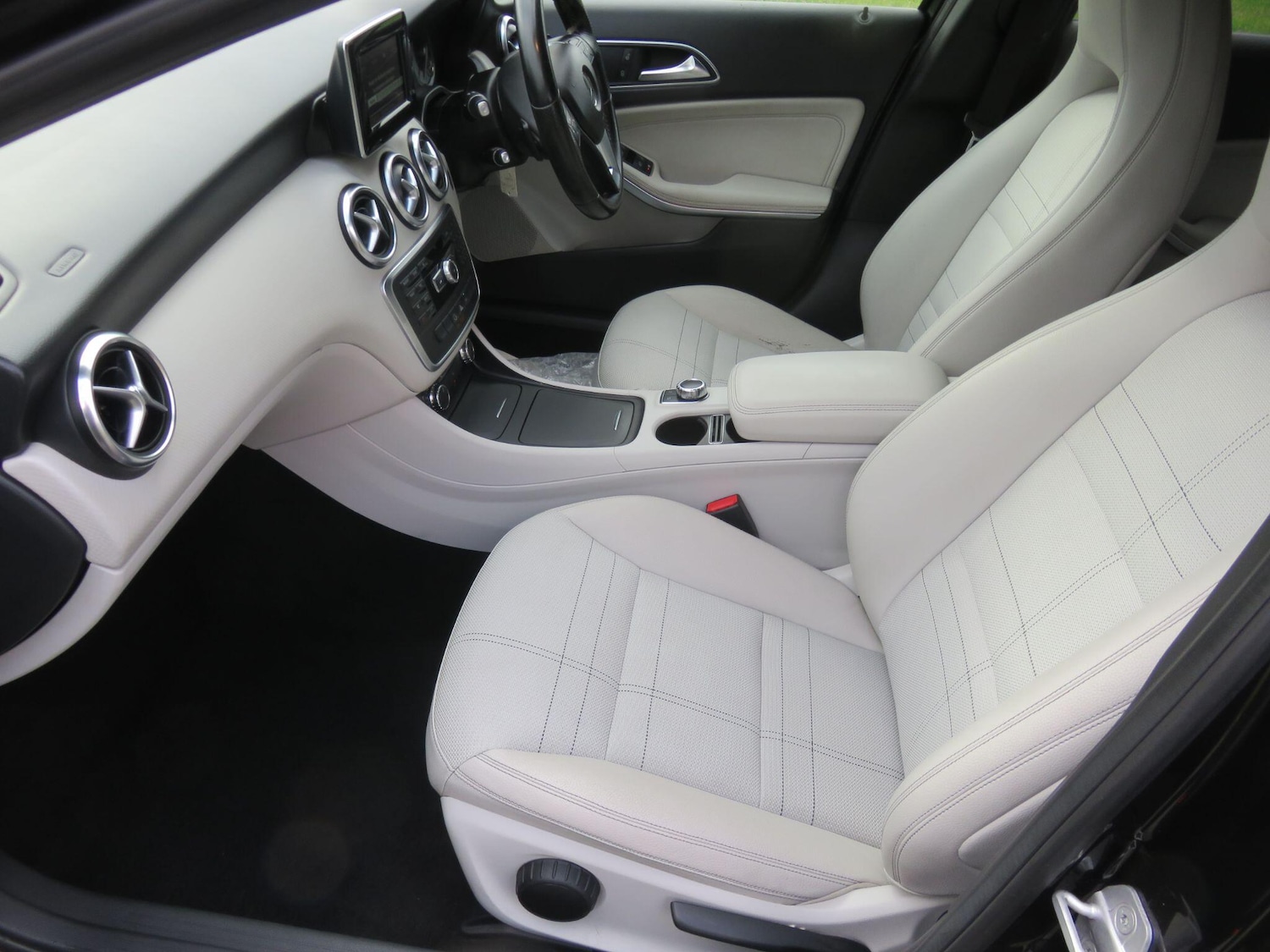 Used Mercedes-Benz A-Class 2014 for sale - 76550587: Photo 33