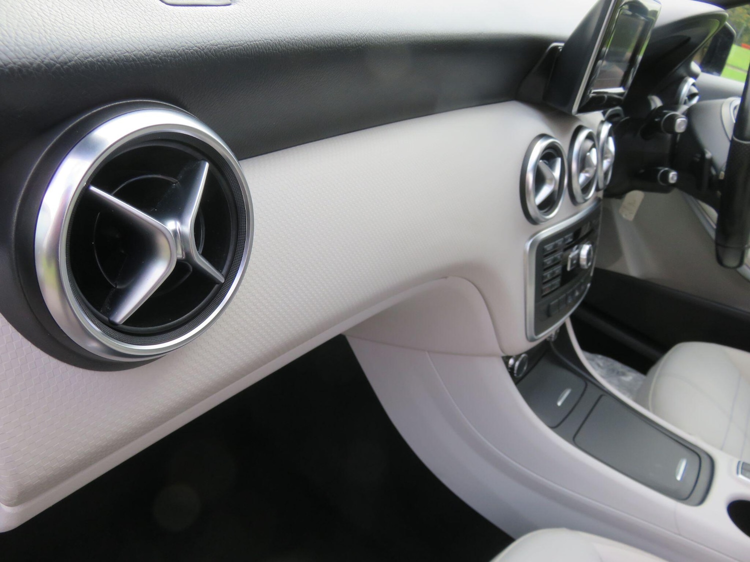 Used Mercedes-Benz A-Class 2014 for sale - 76550587: Photo 34
