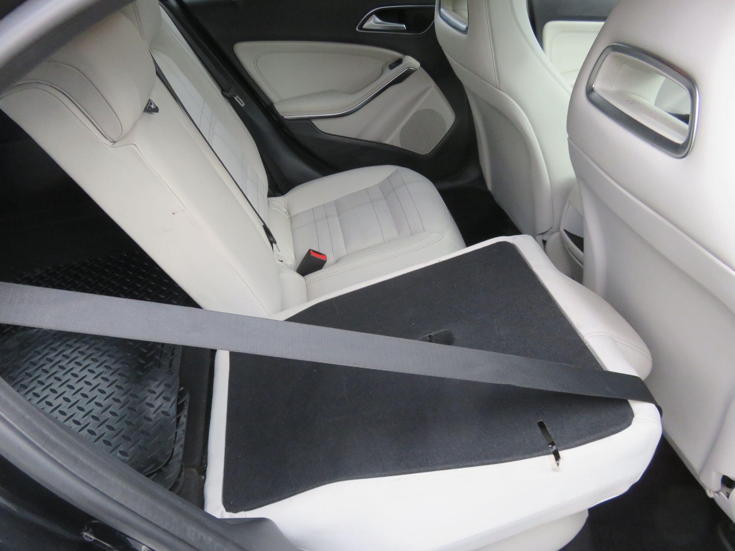 Used Mercedes-Benz A-Class 2014 for sale - 76550587: Photo 36