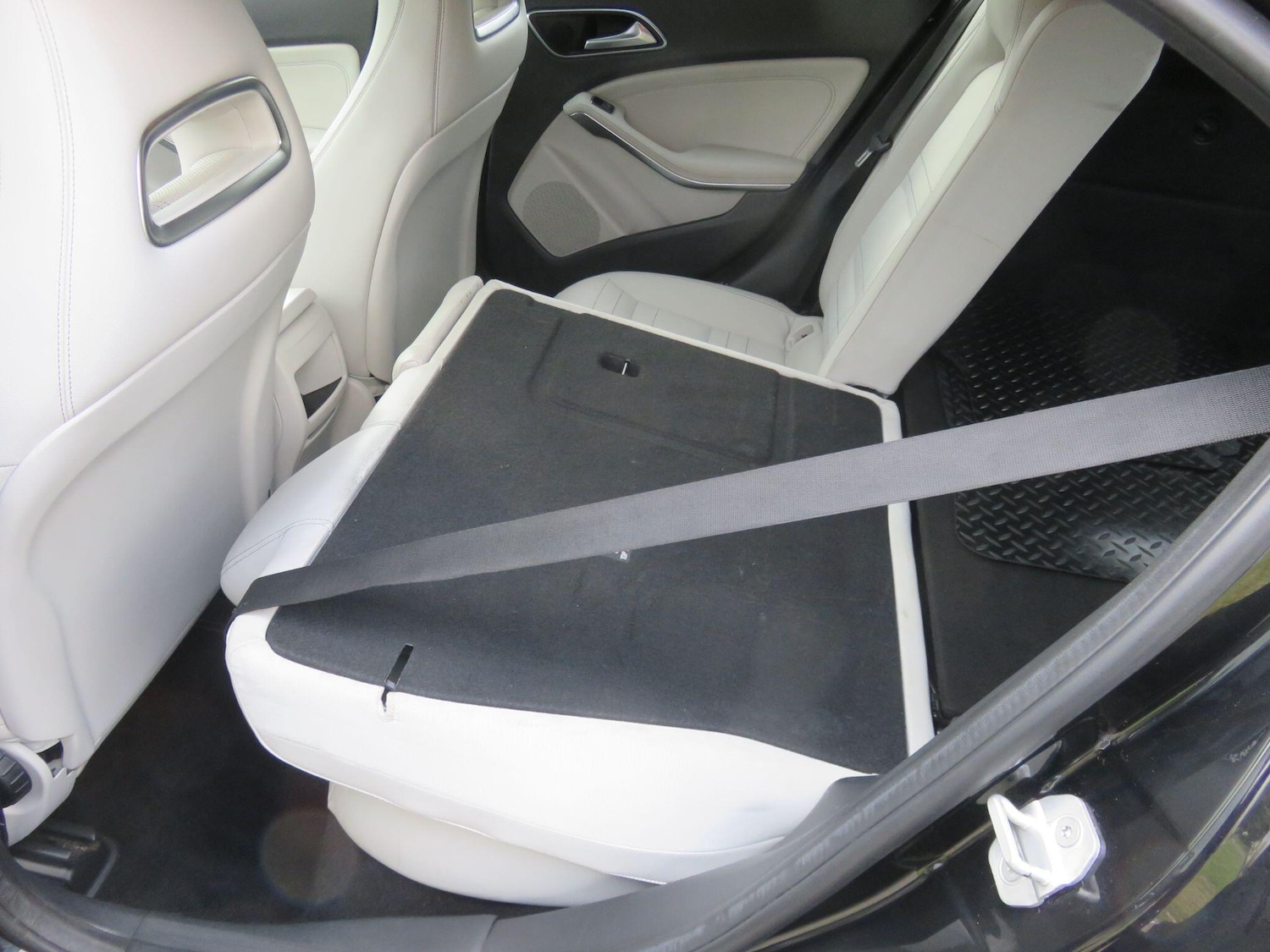 Used Mercedes-Benz A-Class 2014 for sale - 76550587: Photo 39