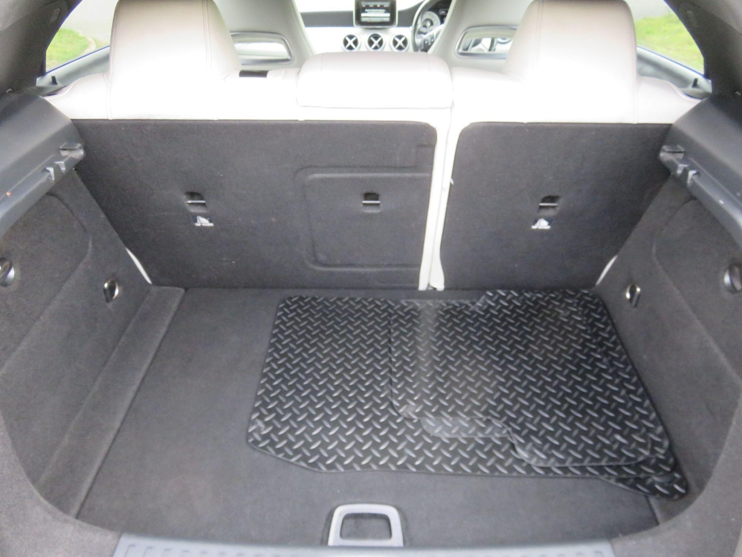 Used Mercedes-Benz A-Class 2014 for sale - 76550587: Photo 40