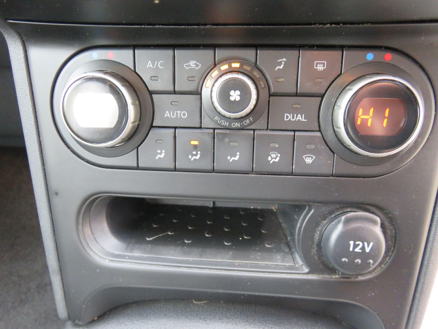 Used Nissan Qashqai for sale - 76994015: Photo 29