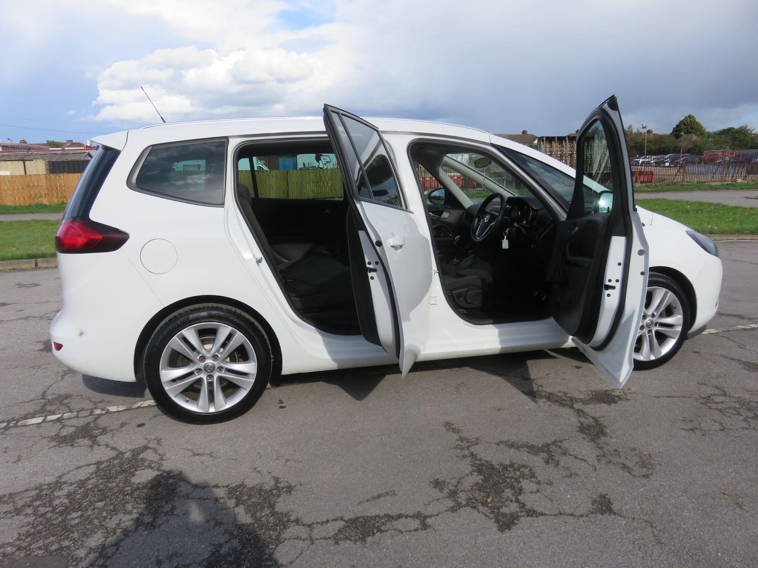 Used Vauxhall Zafira Tourer 2016 for sale - 76094120: Photo 17