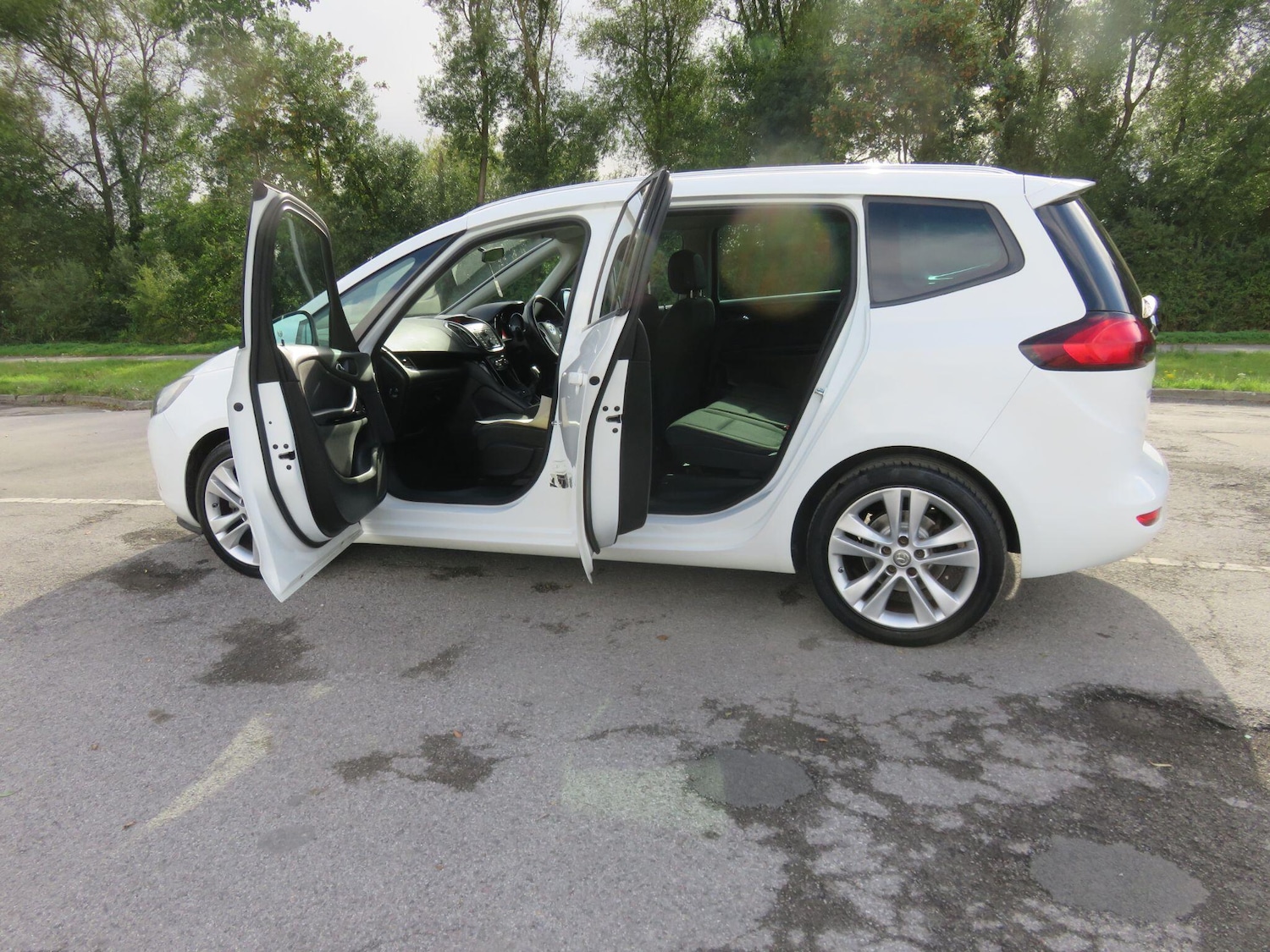 Used Vauxhall Zafira Tourer 2016 for sale - 76094120: Photo 19