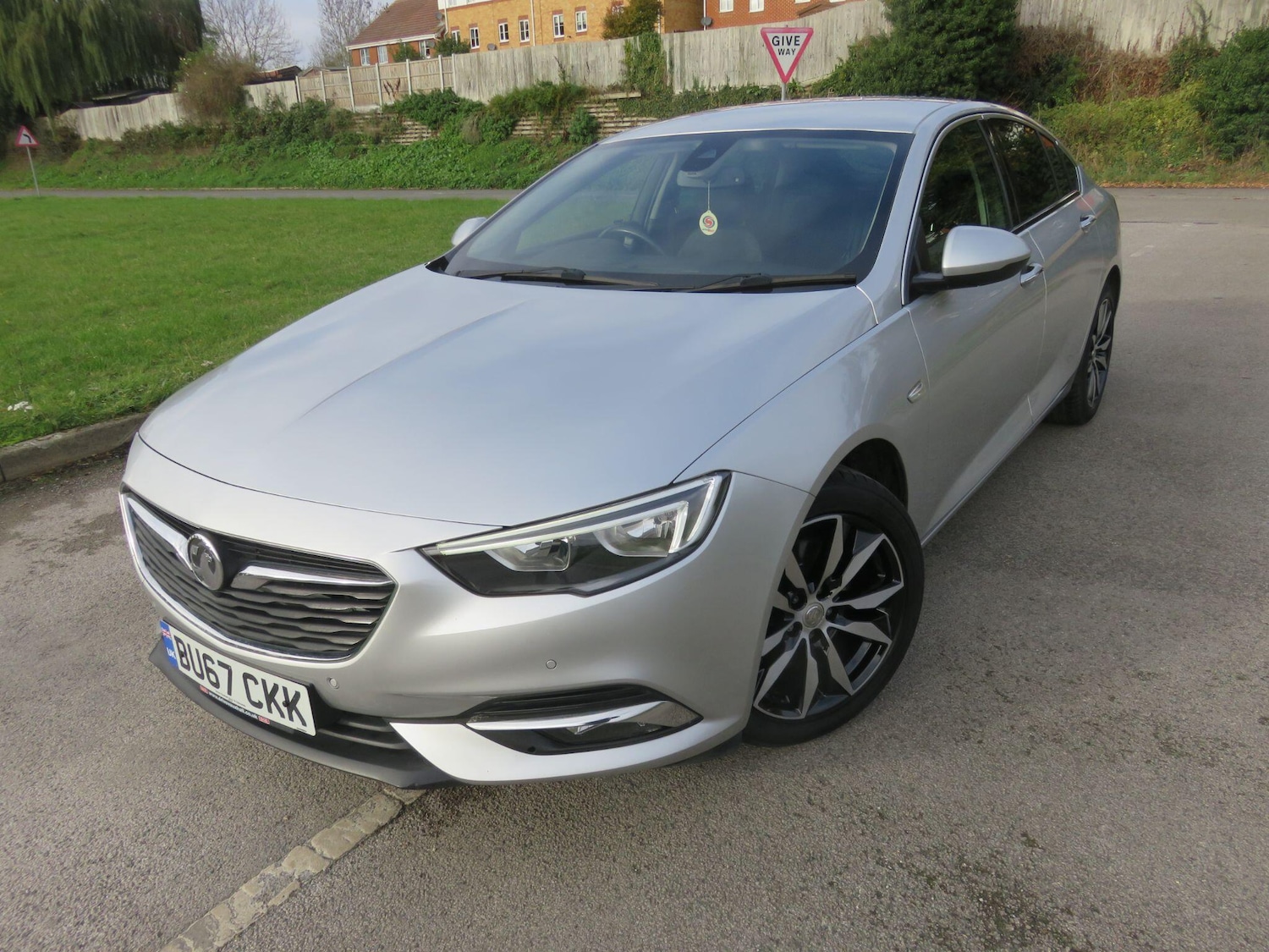 Used Vauxhall Insignia 2017 for sale - 76666745: Photo 1