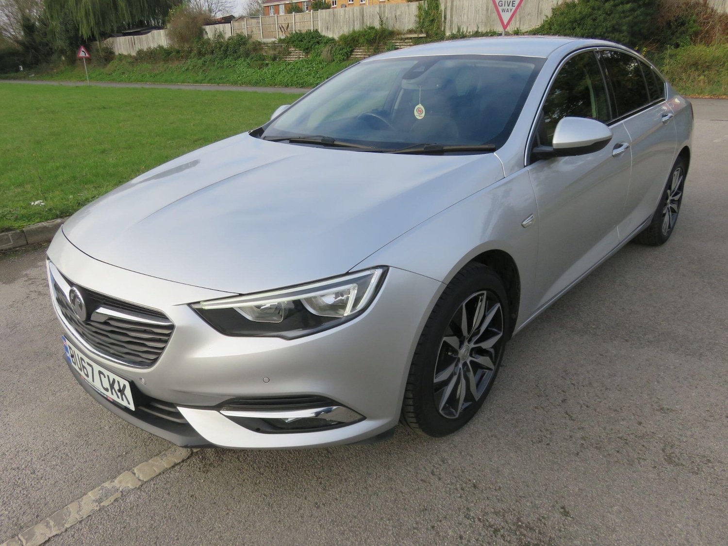 Used Vauxhall Insignia 2017 for sale - 76666745: Photo 3