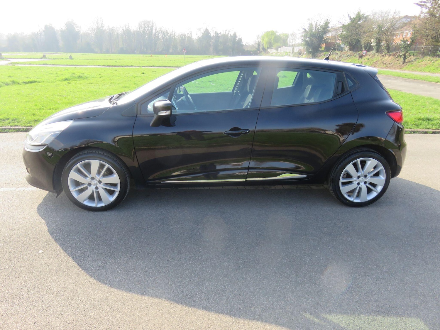Used Renault Clio for sale - 77977791: Photo 15