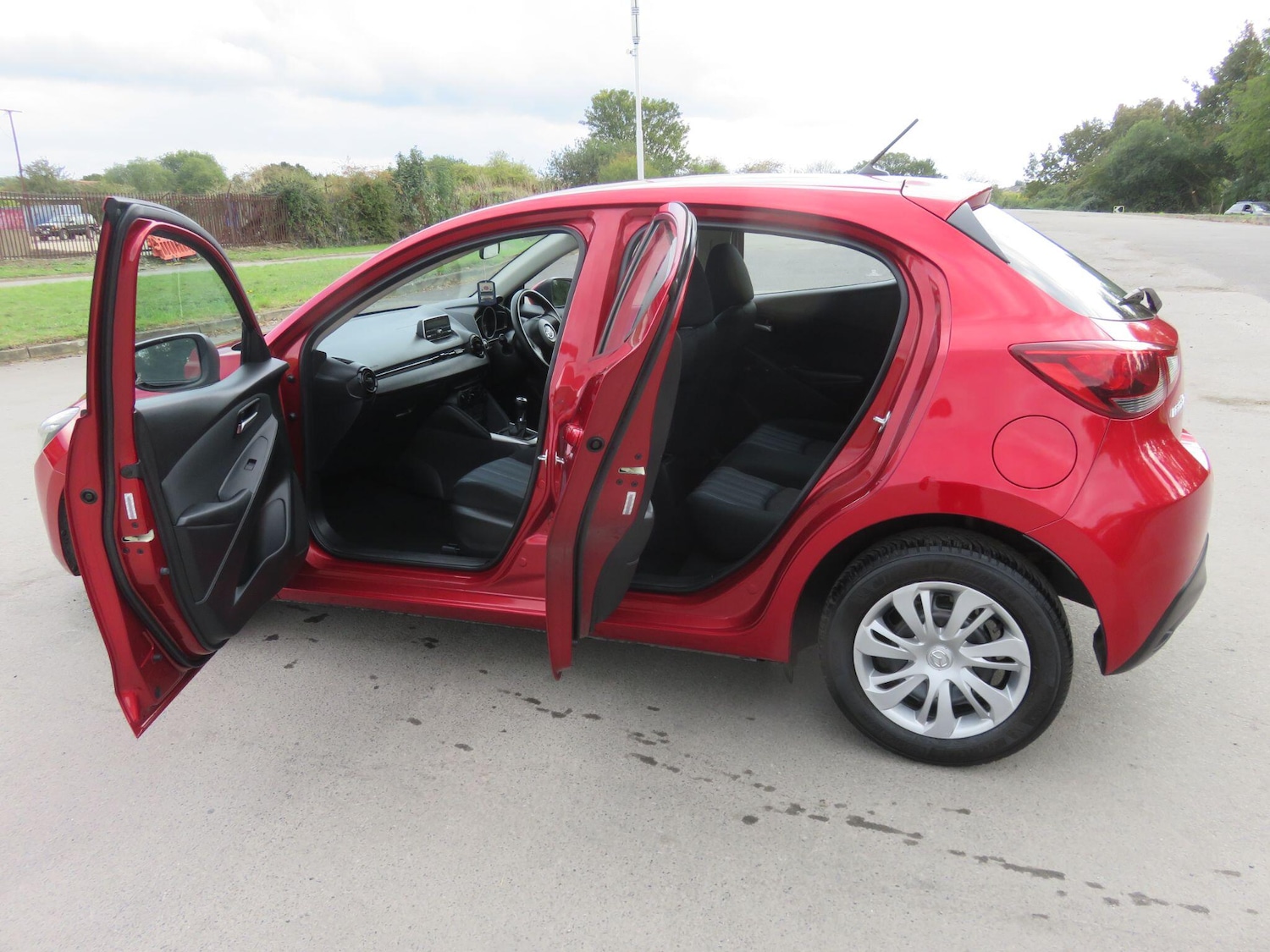 Used Mazda Mazda2 2016 for sale - 76991183: Photo 17