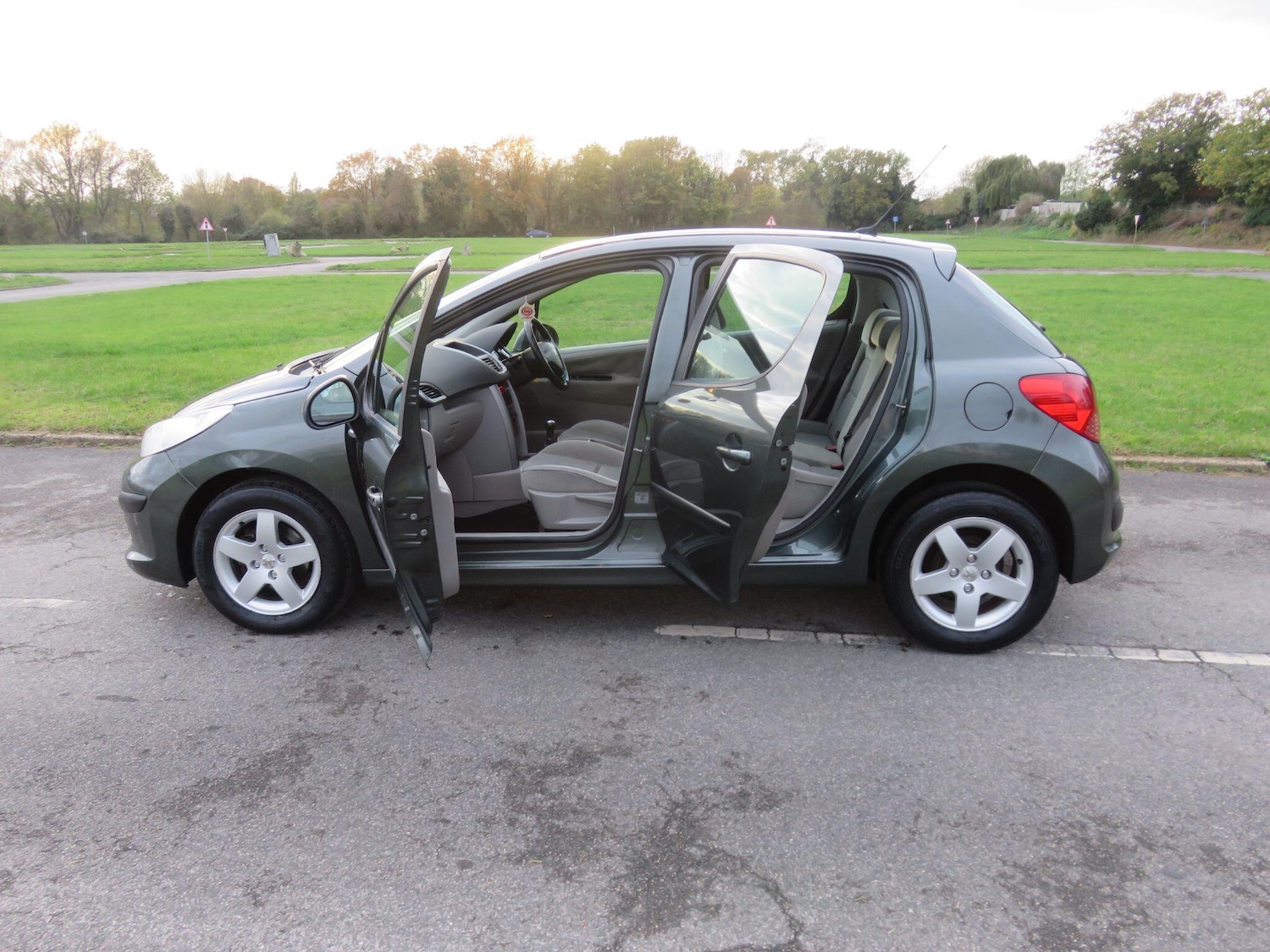 Used Peugeot 207 2007 for sale - 76645479: Photo 18