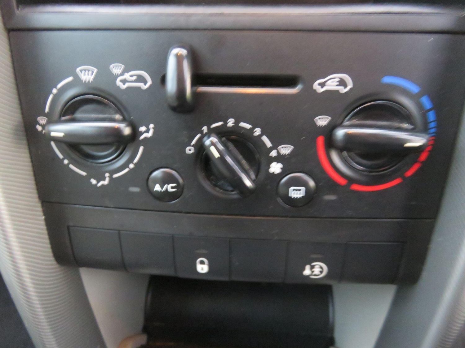 Used Peugeot 207 2007 for sale - 76645479: Photo 27