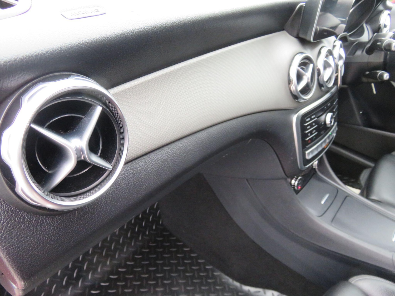 Used Mercedes-Benz GLA 2018 for sale - 76993463: Photo 39