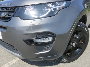 Used Land Rover Discovery Sport 2017 for sale - 79062038: Photo