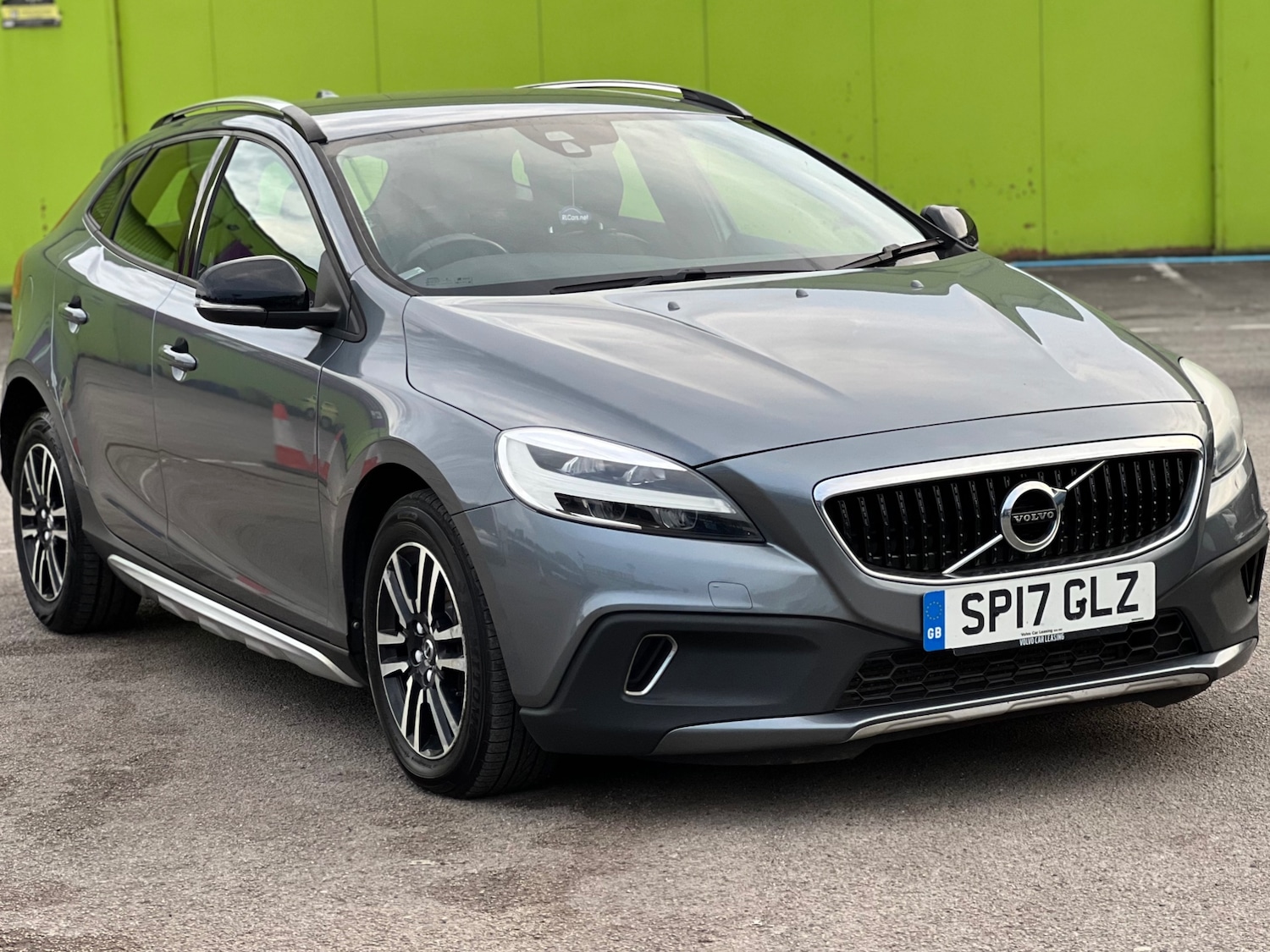 Used Volvo V40 2017 for sale - 76294396: Photo 1
