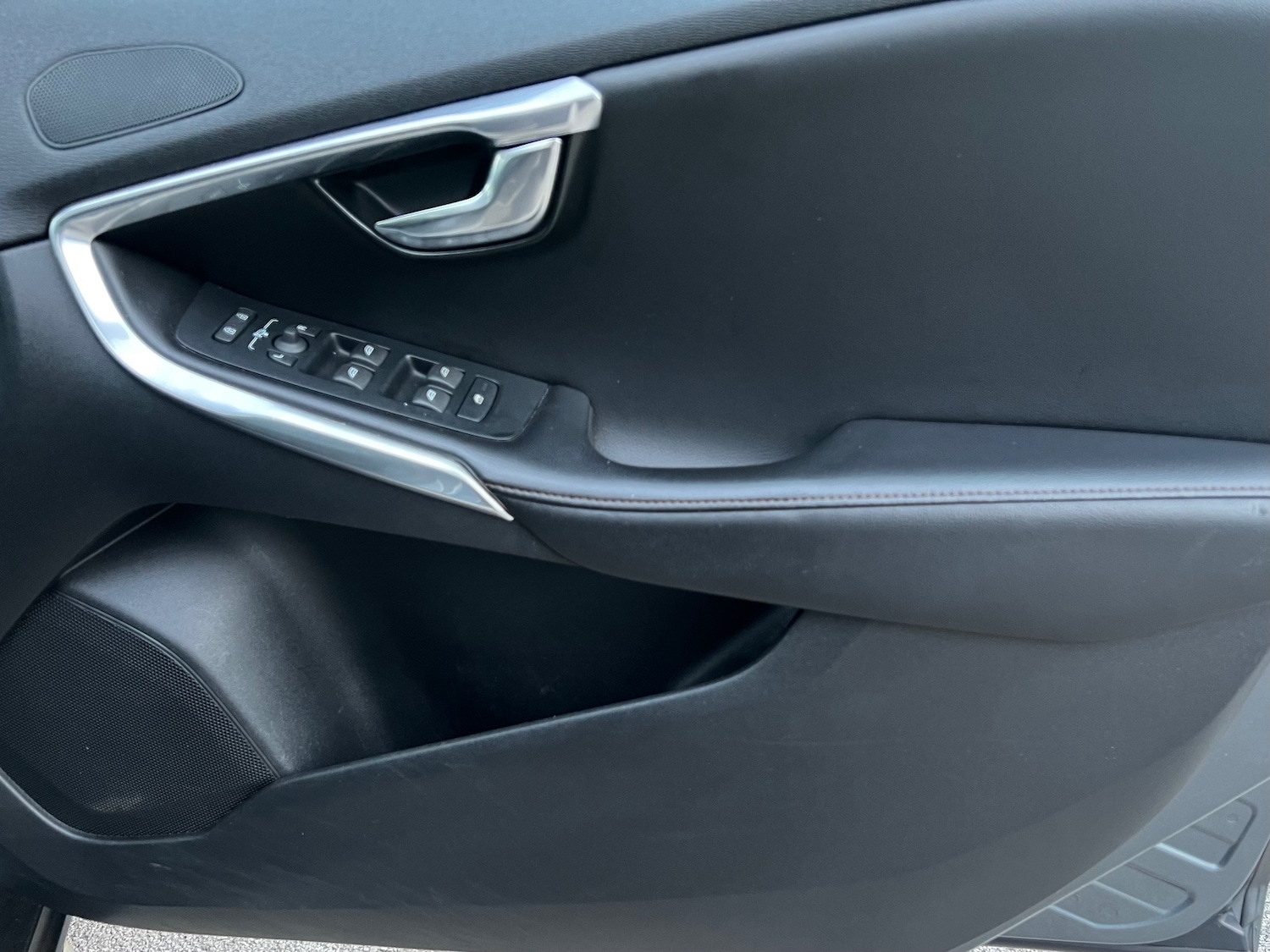 Used Volvo V40 2017 for sale - 76294396: Photo 15