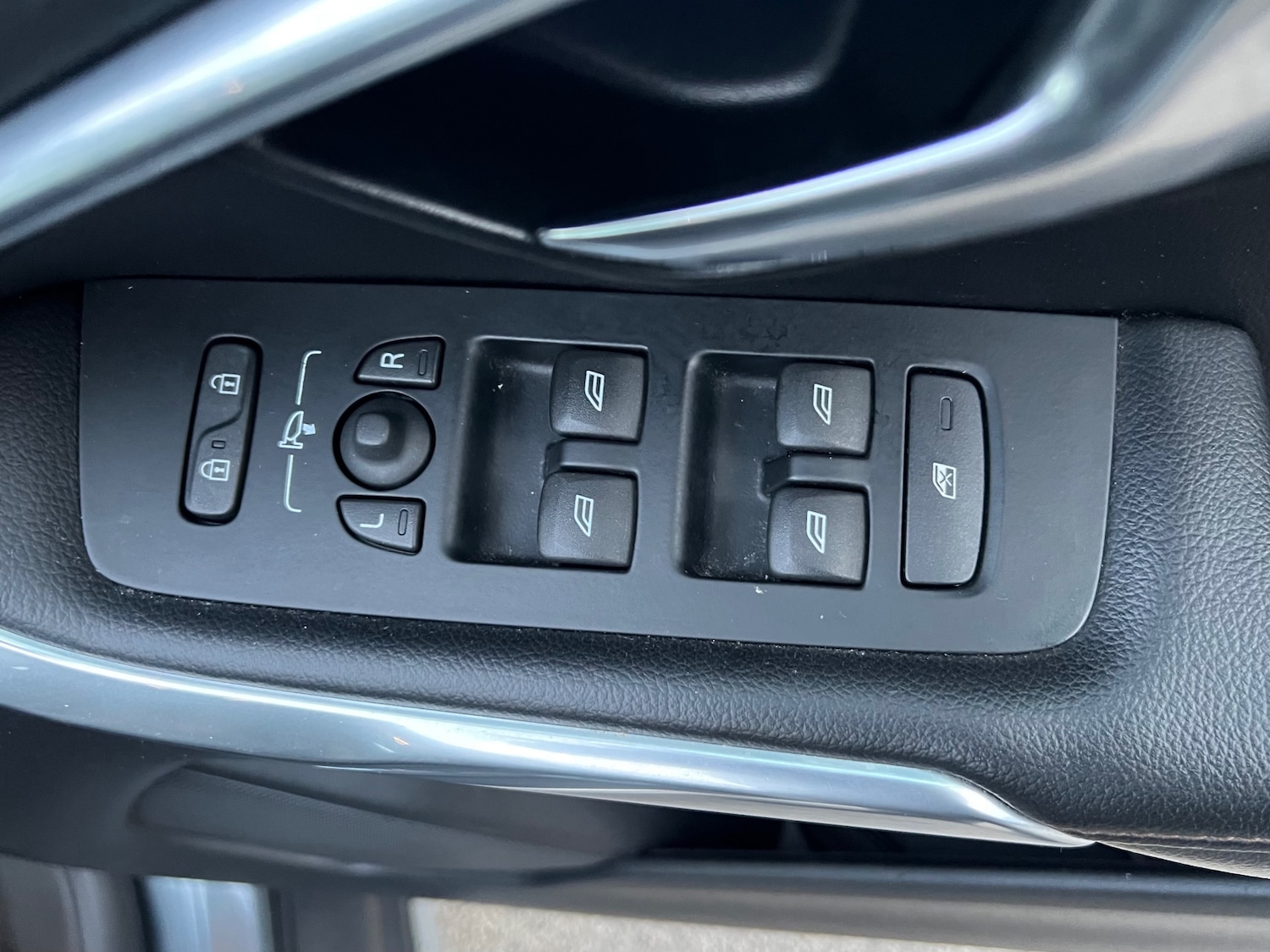 Used Volvo V40 2017 for sale - 76294396: Photo 16