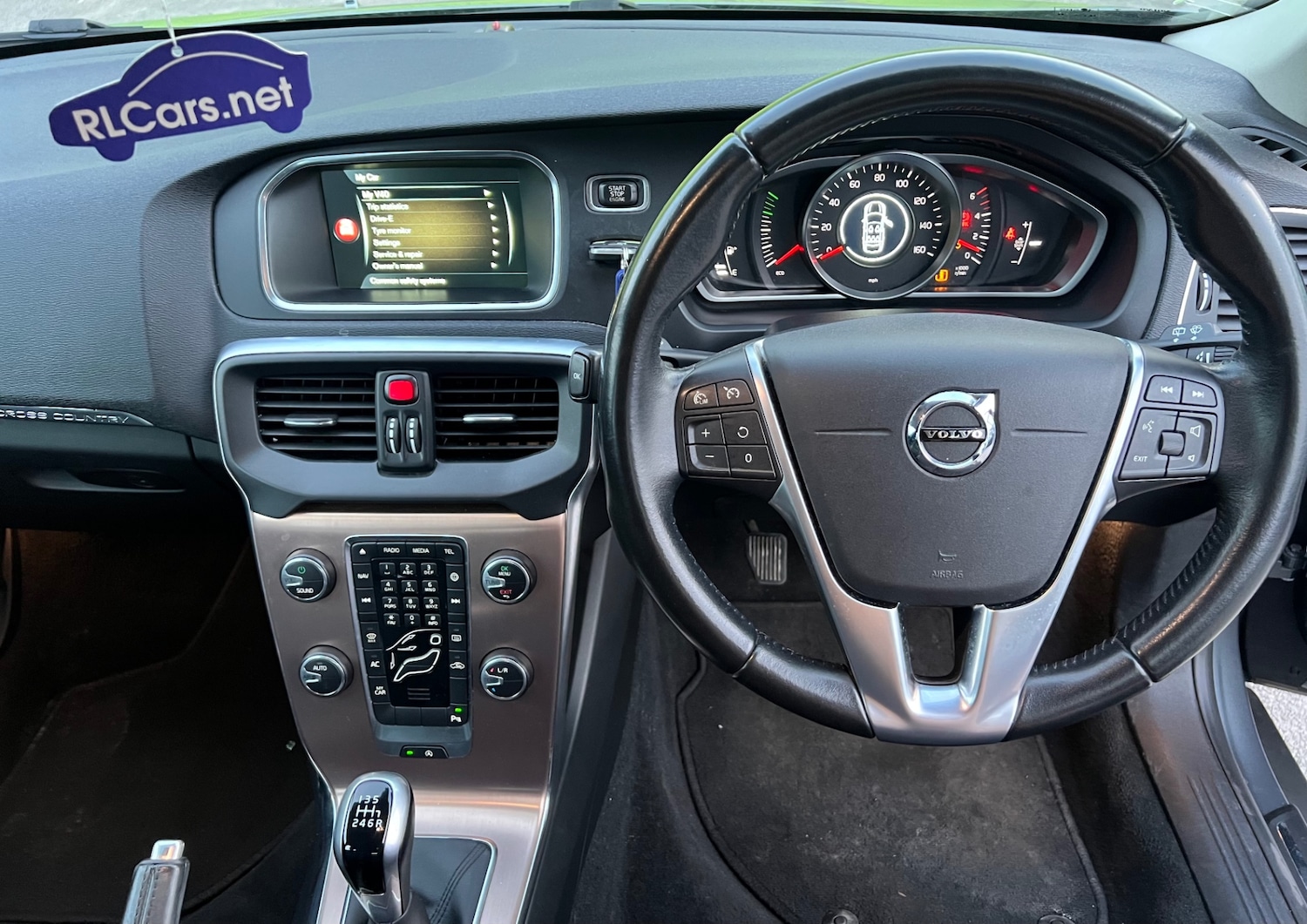 Used Volvo V40 2017 for sale - 76294396: Photo 17