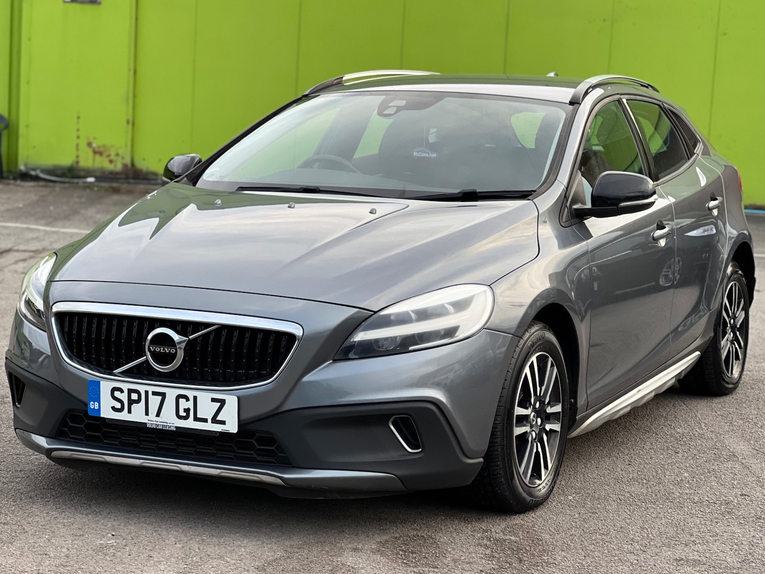 Used Volvo V40 2017 for sale - 76294396: Photo 2