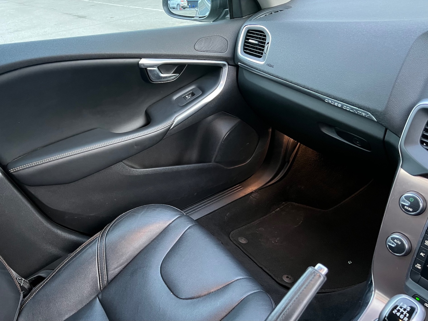 Used Volvo V40 2017 for sale - 76294396: Photo 20