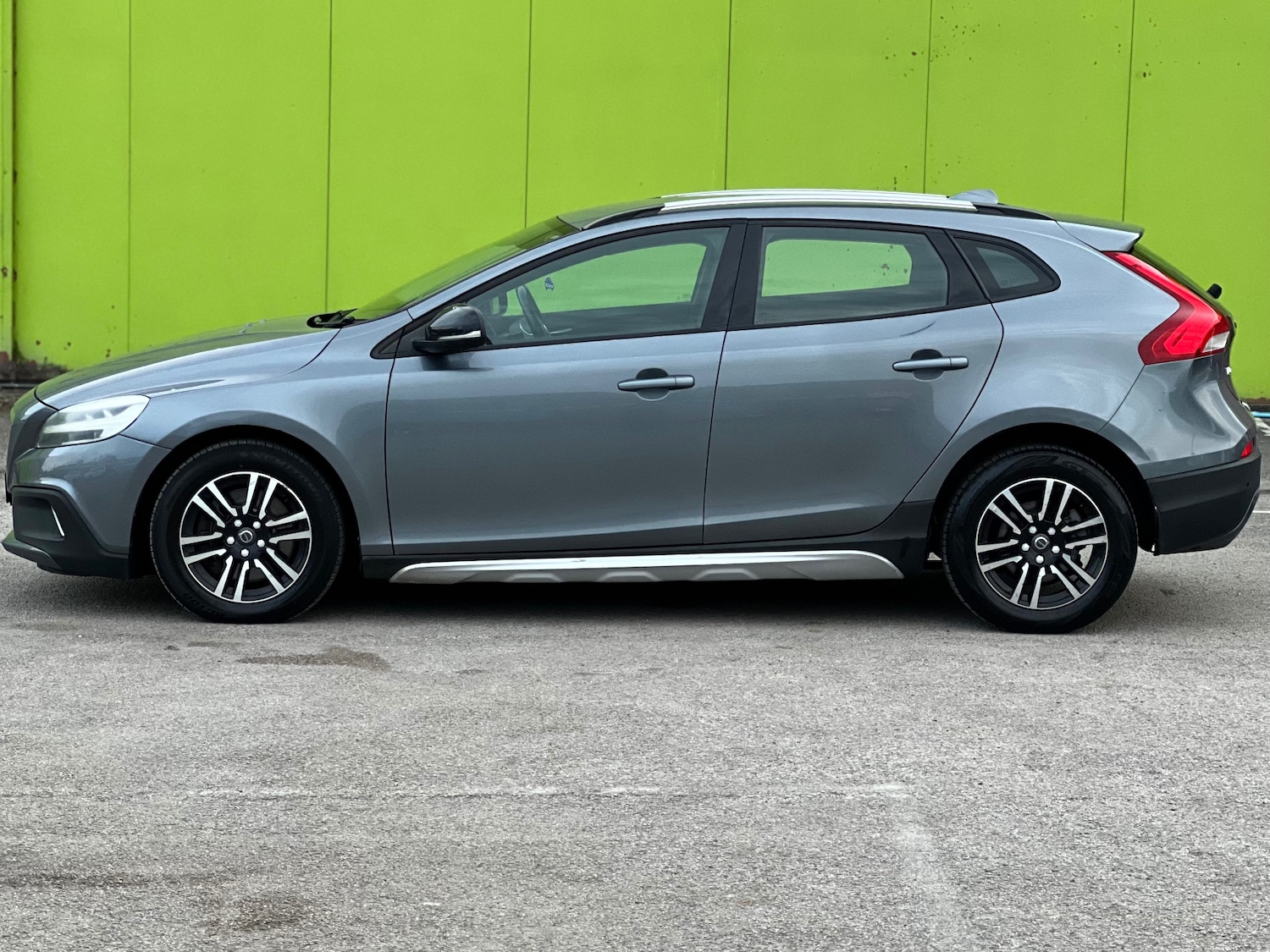 Used Volvo V40 2017 for sale - 76294396: Photo 7