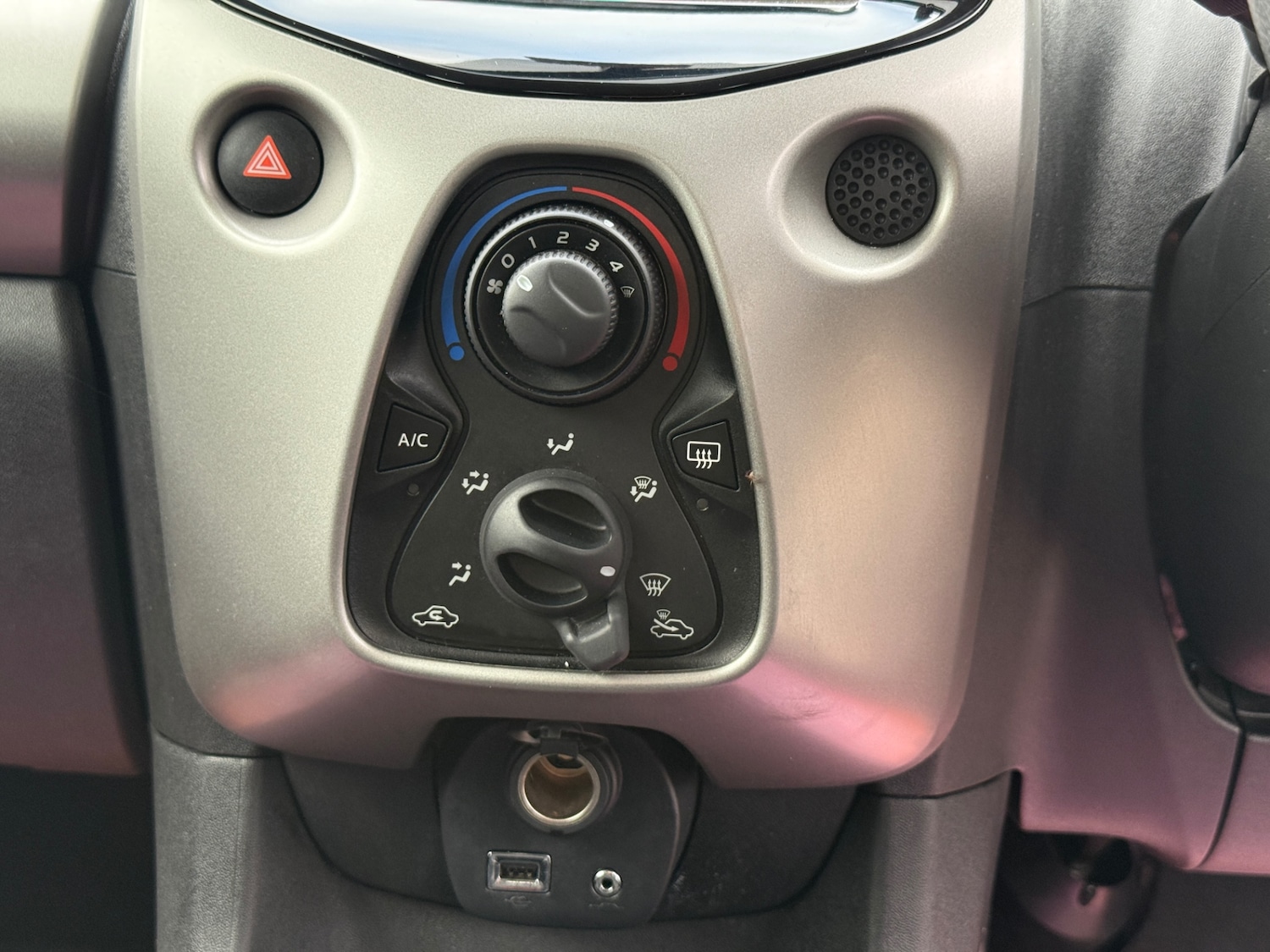 Used Peugeot 108 2016 for sale - 76526762: Photo 19