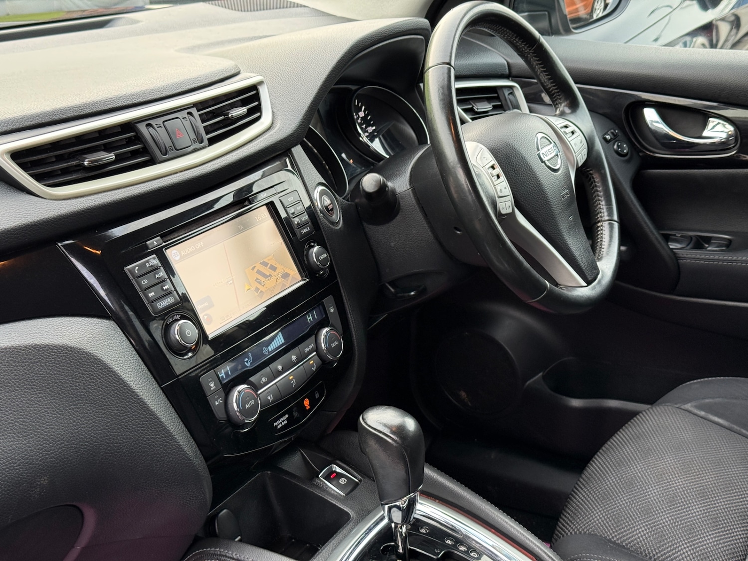 Used Nissan Qashqai 2015 for sale - 77564318: Photo 15