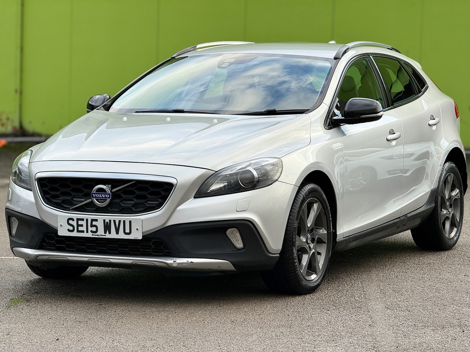 Used Volvo V40 2015 for sale - 77564327: Photo 2