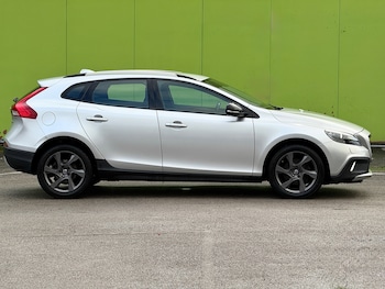 Used Volvo V40 2015 for sale - 77564327: Photo