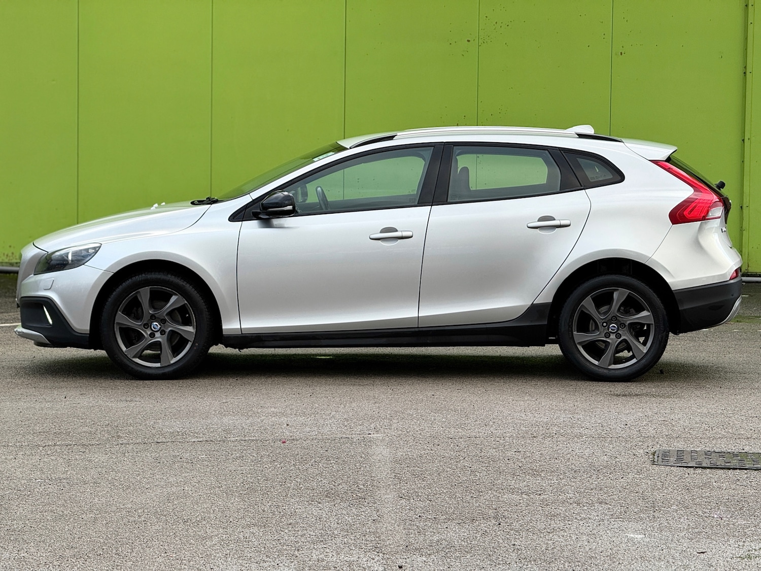 Used Volvo V40 2015 for sale - 77564327: Photo 5
