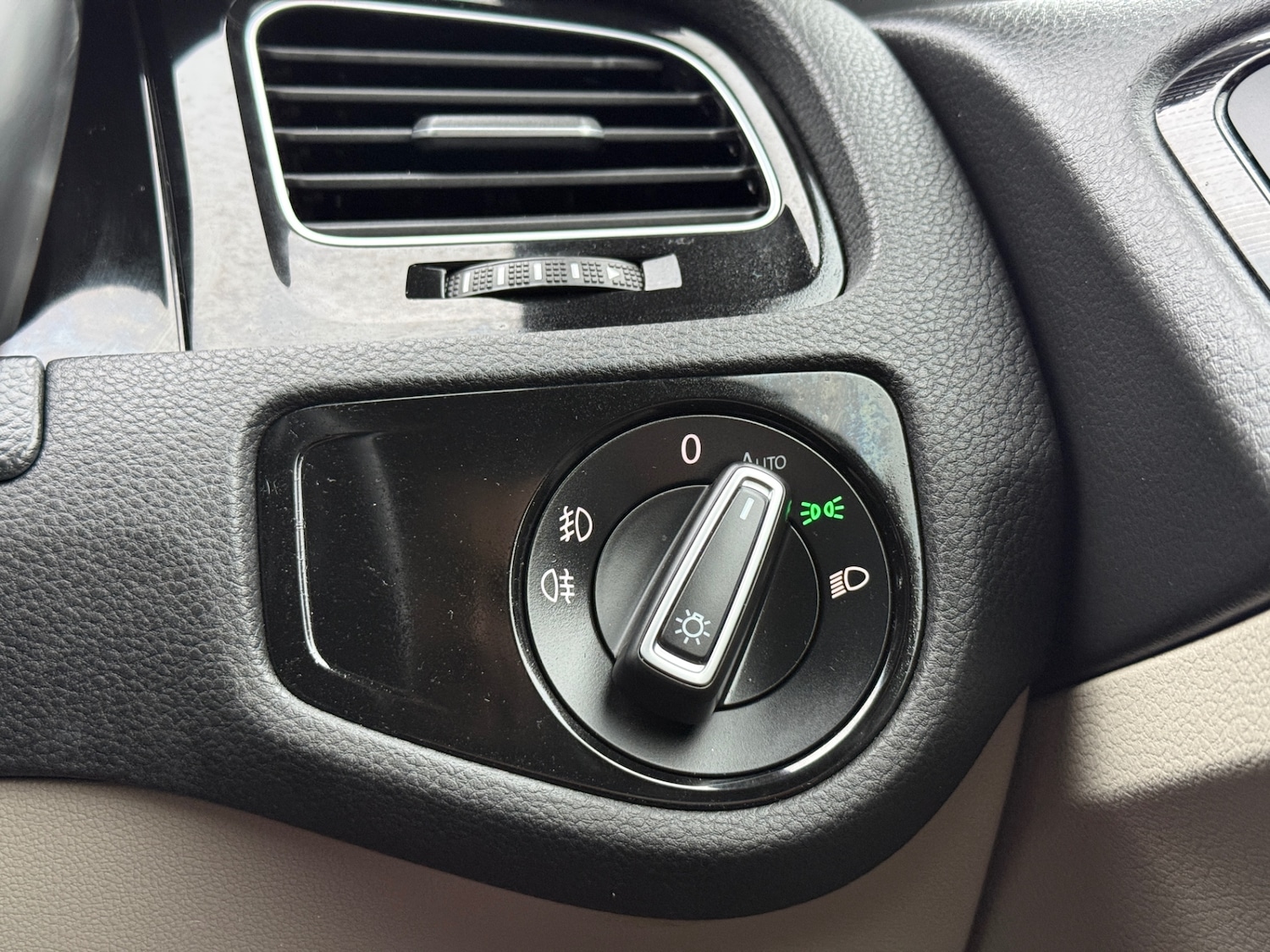 Used Volkswagen Golf 2018 for sale - 77041046: Photo 35