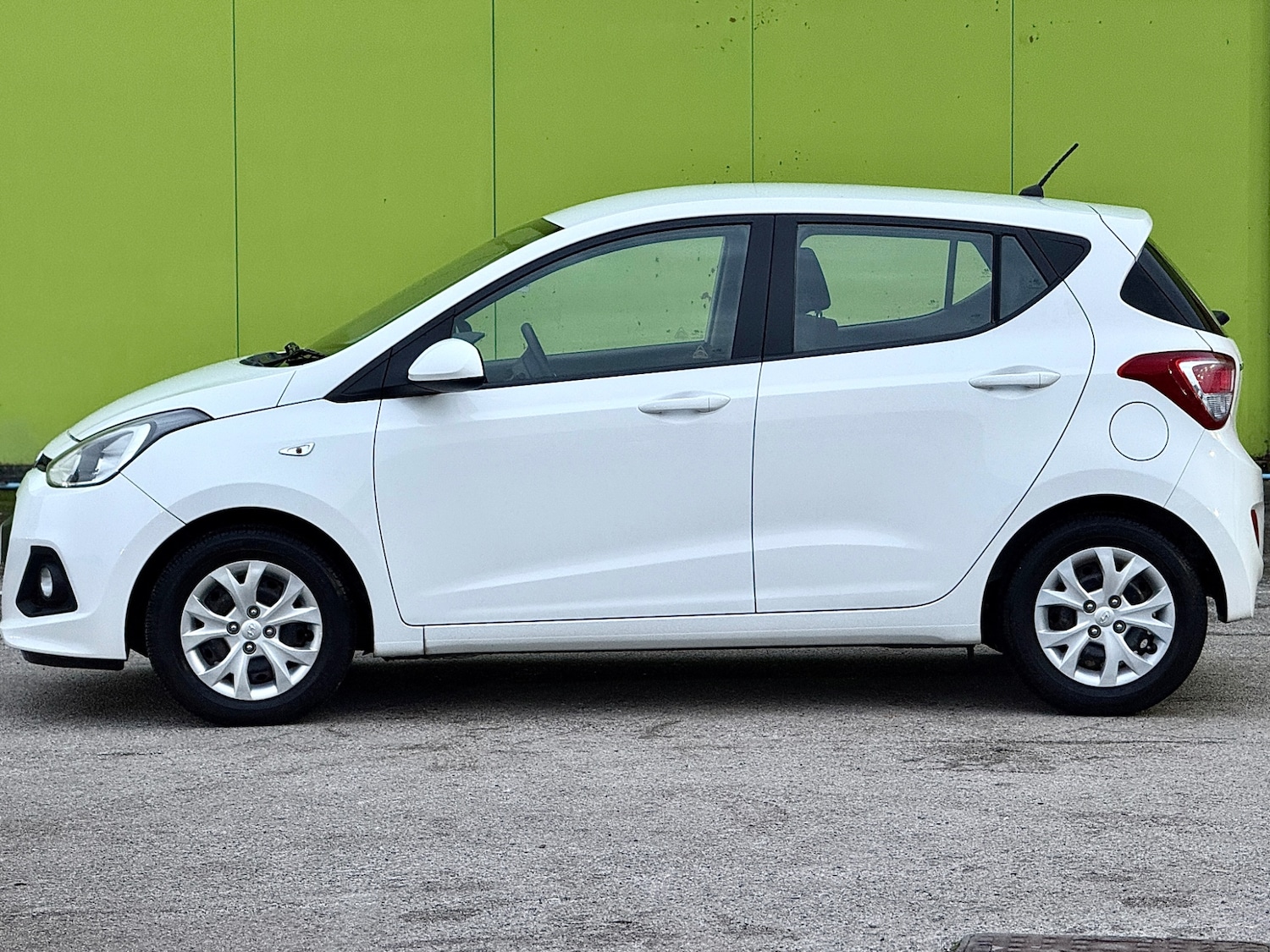 Used Hyundai i10 2014 for sale - 76526759: Photo 7