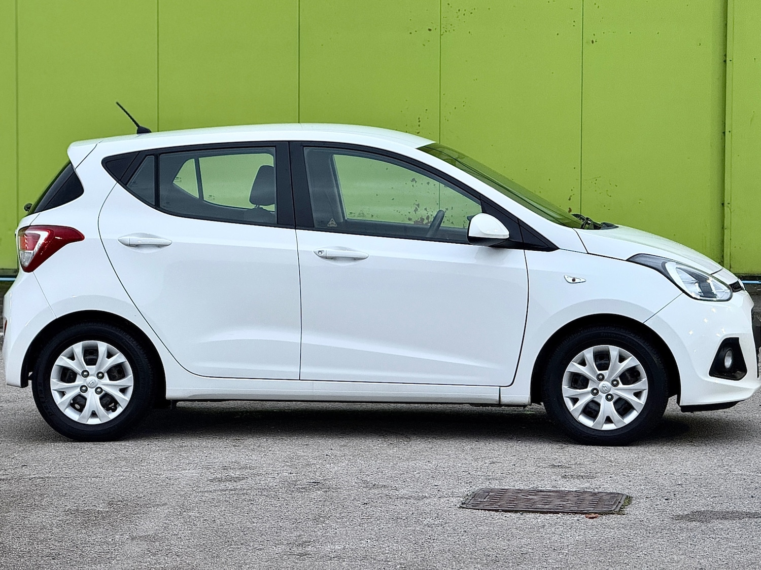 Used Hyundai i10 2014 for sale - 76526759: Photo 8