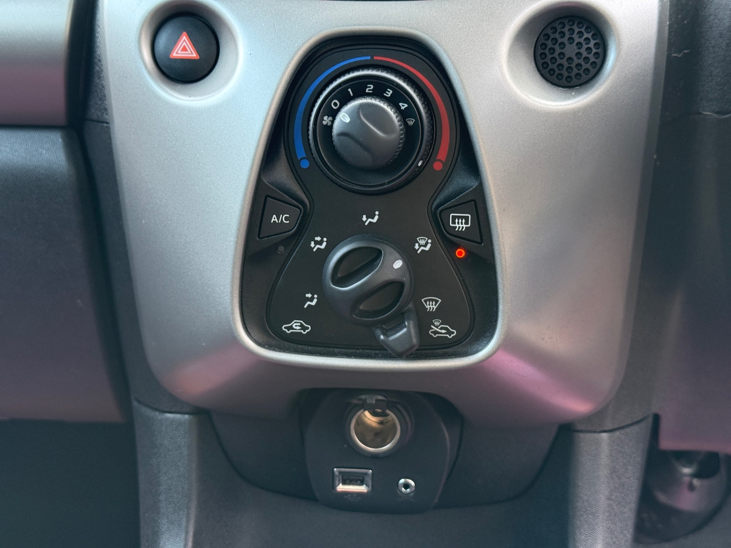 Used Peugeot 108 2016 for sale - 77397005: Photo 18