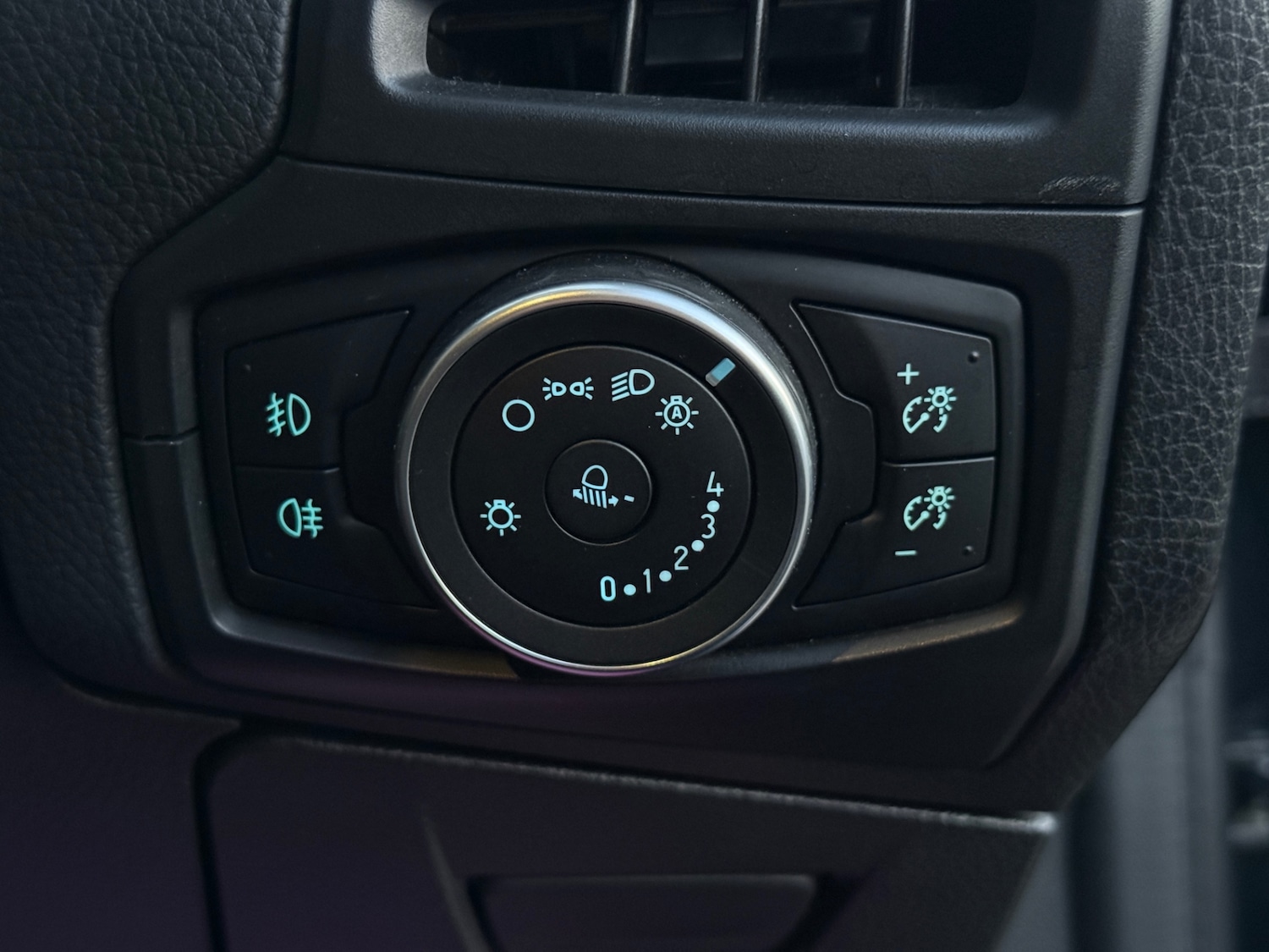 Used Ford Focus 2015 for sale - 78148480: Photo 21