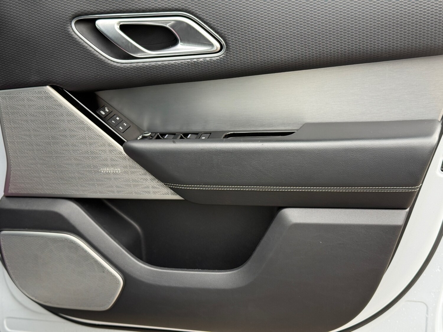 Used Land Rover Range Rover Velar 2017 for sale - 77504382: Photo 22